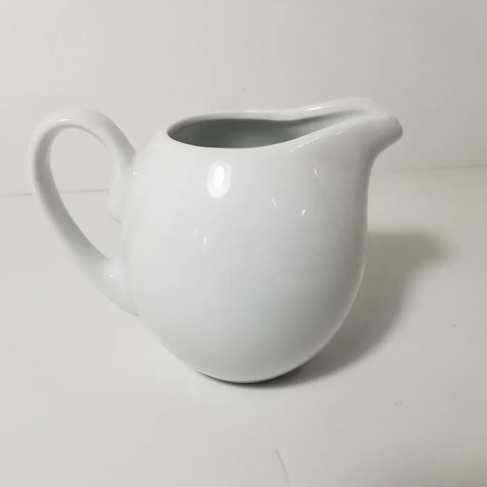 Crofton creamer small 7.4 ounces